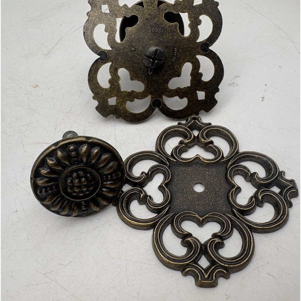Set 3 Vintage Style Brass Drawer Knobs w Backplates Ornate Cabinet Pulls
